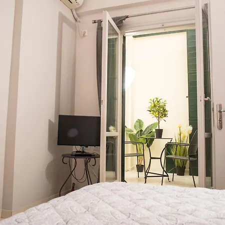 Historical Center Small Diamond * カラマタ